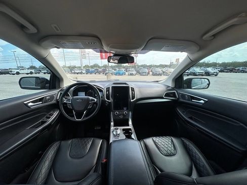 Used 2023 Ford Edge Titanium AWD/4WD image 3