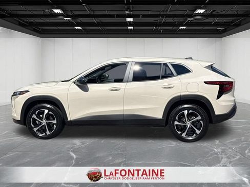 Used 2026 Chevrolet Trax RS w/ Driver Confidence Package FWD image 2