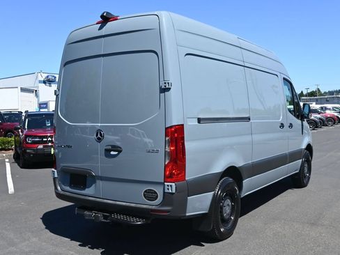 Used 2019 Mercedes-Benz Sprinter 144 image 10