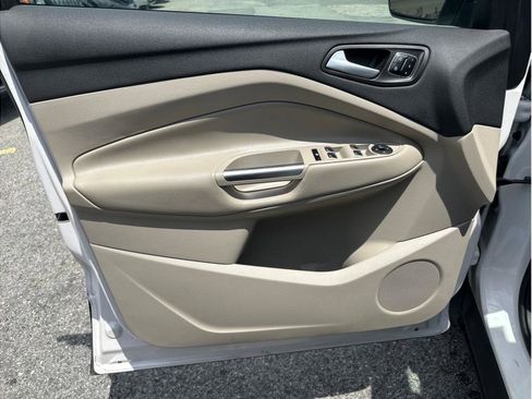 Used 2018 Ford Escape Titanium w/ Ford Safe & Smart Package image 11