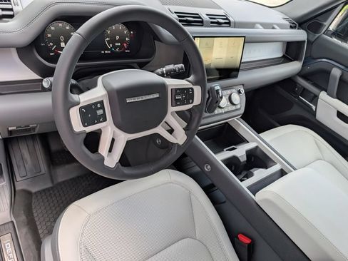 Used 2025 Land Rover Defender 110 S AWD/4WD image 4