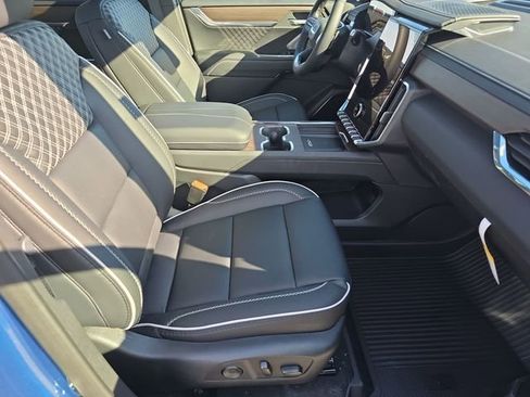 Used 2025 GMC Acadia Denali w/ Super Cruise Package image 29