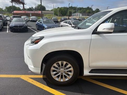 Used 2022 Lexus GX 460 Premium w/ Premium Package AWD/4WD image 10