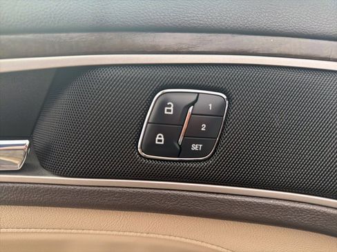 Used 2017 Lincoln MKZ Select image 11