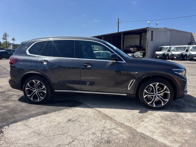 Used 2022 BMW X5 xDrive45e w/ Climate Comfort Package AWD/4WD image 3