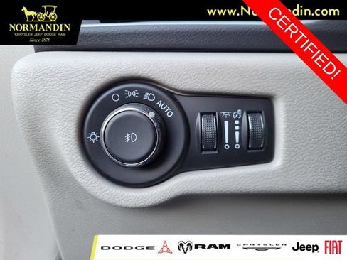 Certified 2024 Chrysler Pacifica Touring-L FWD image 14