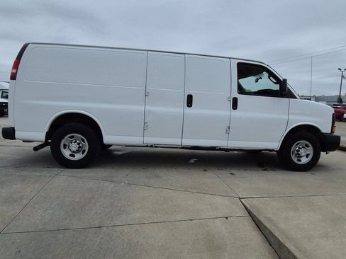 Used 2016 Chevrolet Express 2500 Extended image 6