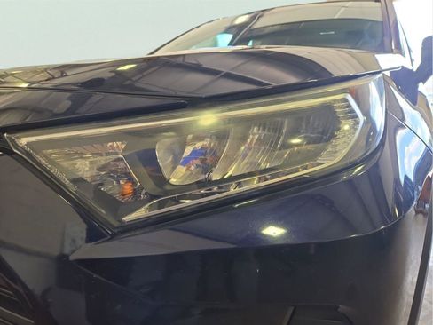 Used 2021 Toyota RAV4 XLE AWD/4WD image 10