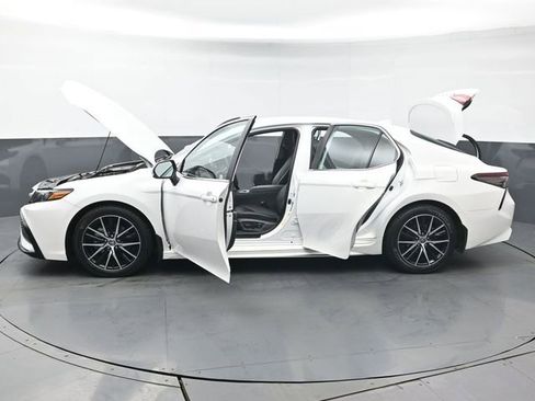 Used 2024 Toyota Camry SE image 48