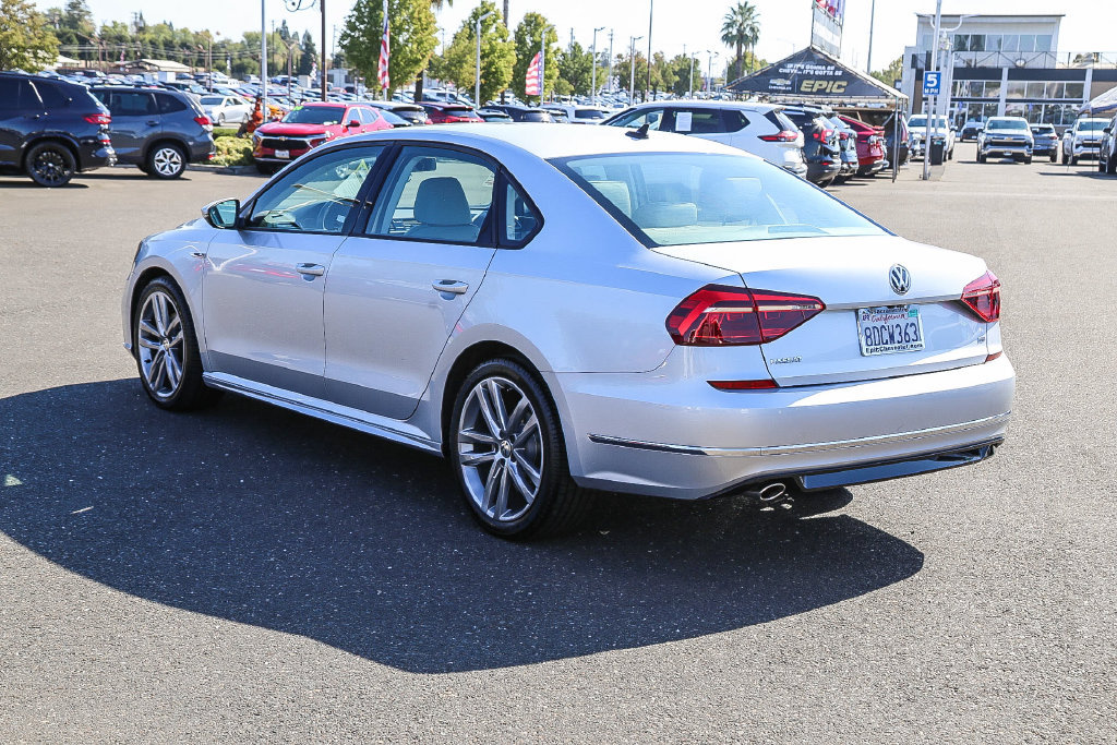 Used 2018 Volkswagen Passat 2.0T R-Line FWD image 2