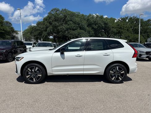 New 2026 Volvo XC60 B5 Core w/ Climate Package image 3