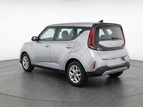 Used 2025 Kia Soul LX w/ LX Technology Package FWD image 6