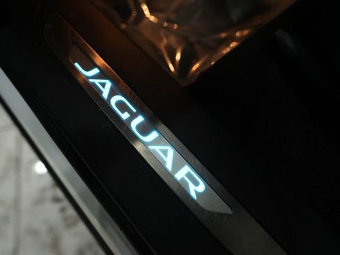 Used 2020 Jaguar F-PACE R-Sport image 27