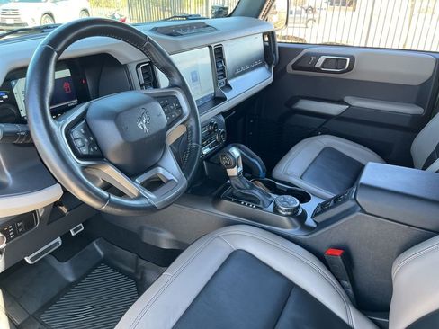 Used 2023 Ford Bronco Wildtrak image 19