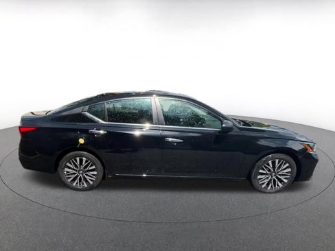 Used 2025 Nissan Altima 2.5 SV FWD image 15