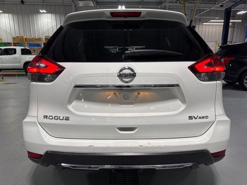 Used 2017 Nissan Rogue SV image 8