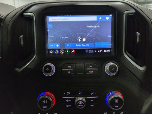 Used 2022 GMC Sierra 2500 AT4 w/ AT4 Premium Plus Package image 17