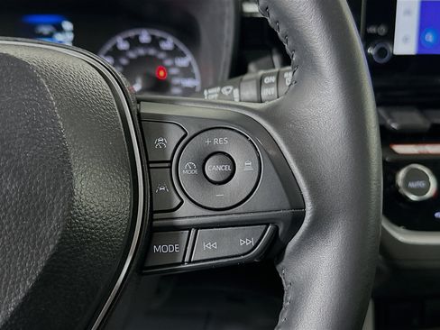 Used 2025 Toyota Corolla Cross LE image 17