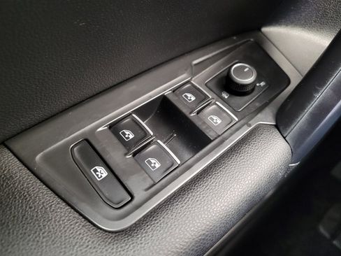 Used 2021 Volkswagen Tiguan SE image 27