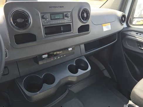 Used 2025 Mercedes-Benz Sprinter 2500 image 36