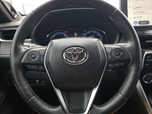 Used 2024 Toyota Venza Limited image 19