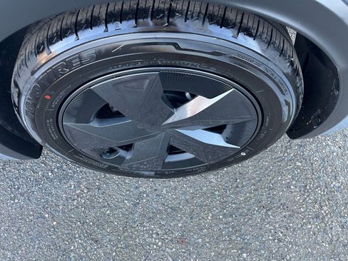 Used 2025 Toyota Prius LE image 30