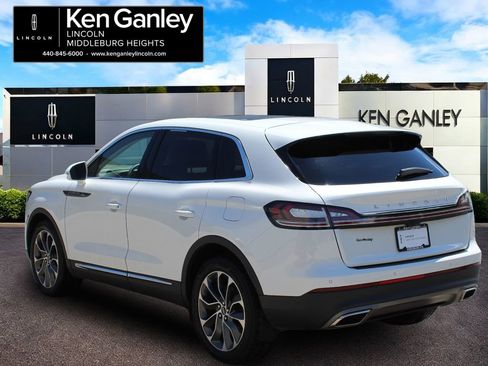 Used 2023 Lincoln Nautilus Reserve AWD/4WD image 5