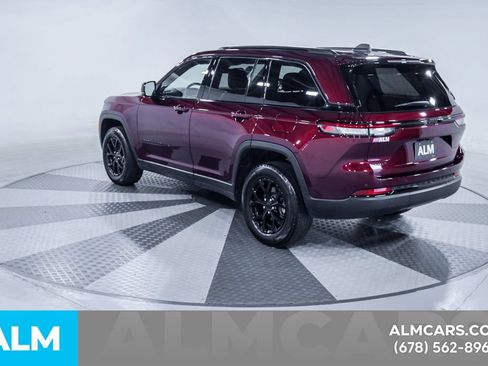 Used 2025 Jeep Grand Cherokee Altitude AWD/4WD image 5