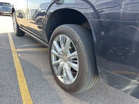 Used 2022 Chevrolet Tahoe High Country w/ Premium Package 2 AWD/4WD image 11