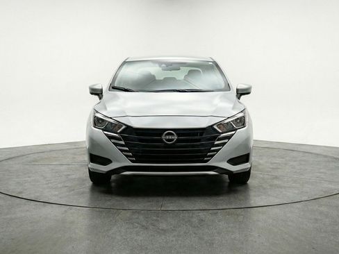 Used 2025 Nissan Versa SV image 2