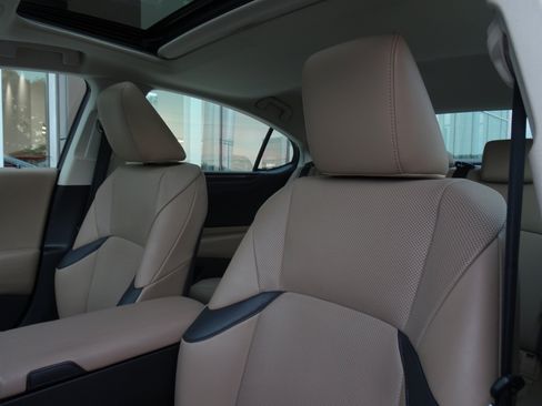 Used 2019 Lexus ES 350 w/ Premium Package FWD image 10