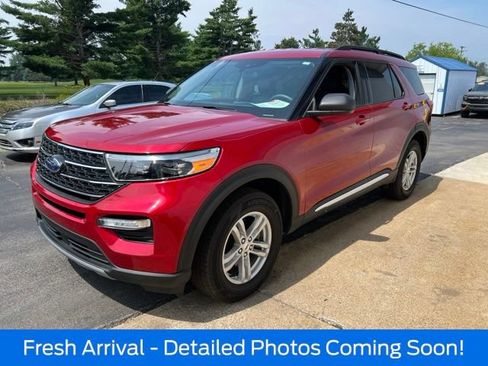 Used 2024 Ford Explorer XLT w/ Equipment Group 202A AWD/4WD image 11