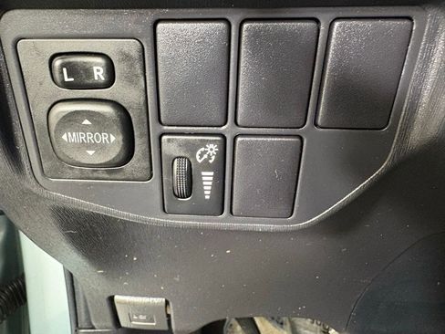 Used 2015 Toyota Prius Two image 23