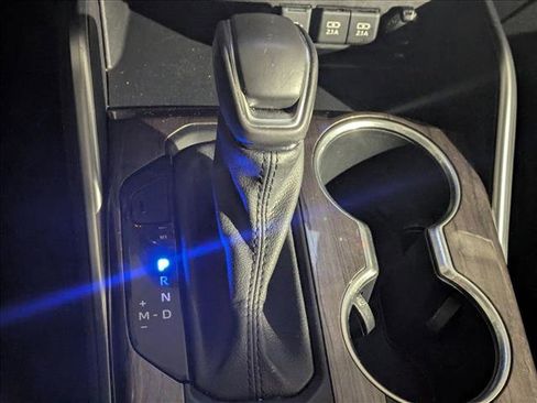 Used 2021 Toyota Highlander Limited image 12