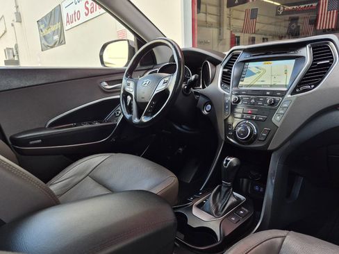 Used 2017 Hyundai Santa Fe FWD image 23