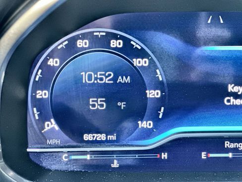 Used 2023 Chevrolet Suburban LT image 12