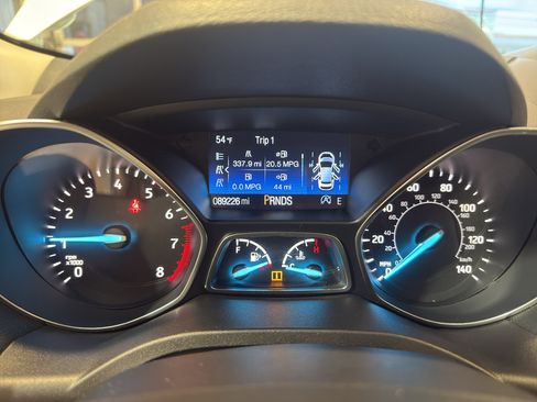 Used 2018 Ford Escape Titanium w/ Ford Safe & Smart Package AWD/4WD image 17