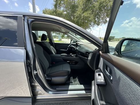 Used 2023 Nissan Rogue SV FWD image 23