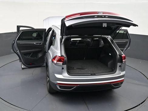 Used 2024 Volkswagen Atlas Cross Sport SE FWD image 24