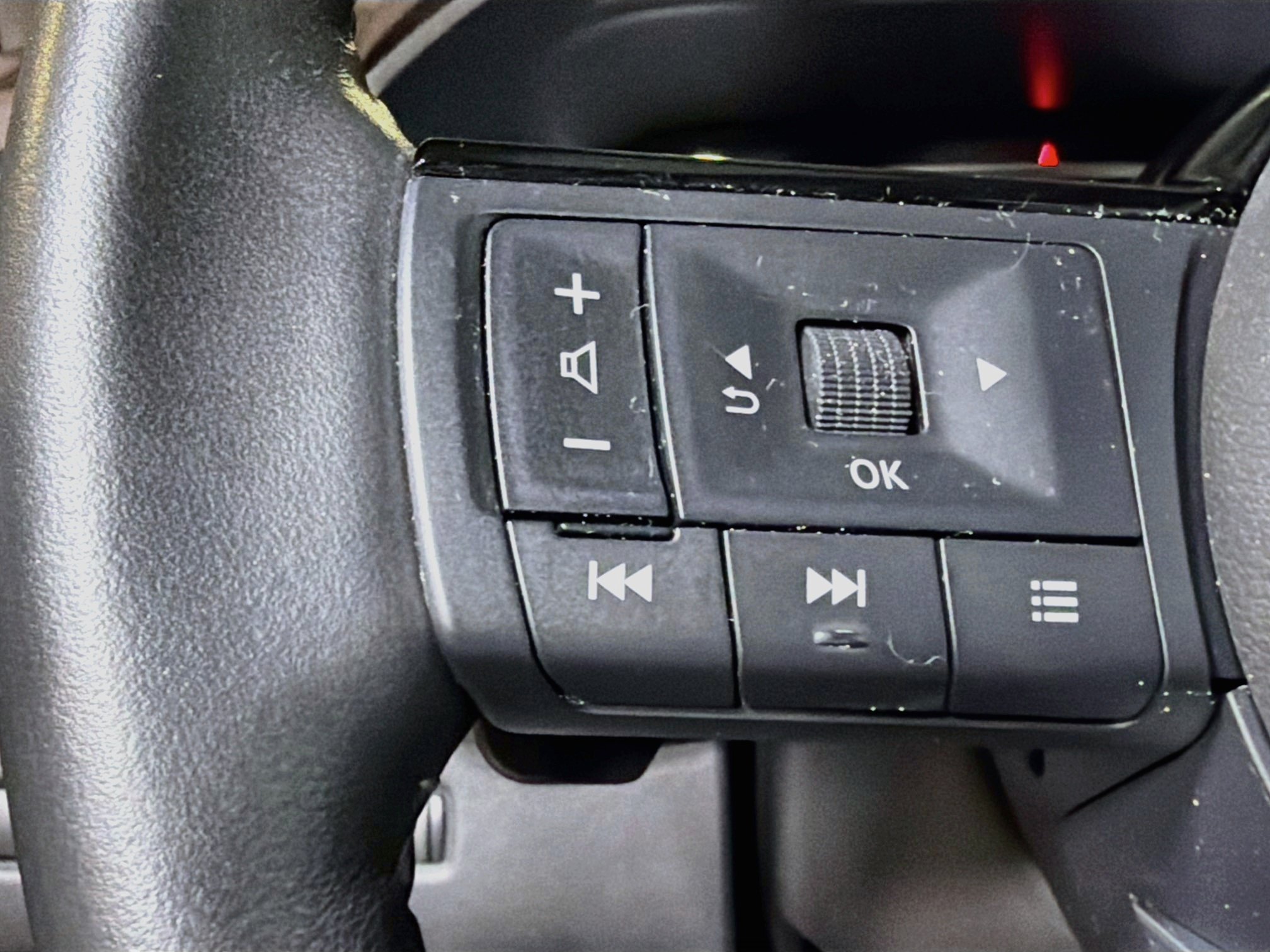 Used 2023 Nissan Rogue SV w/ SV Premium B Package FWD image 37