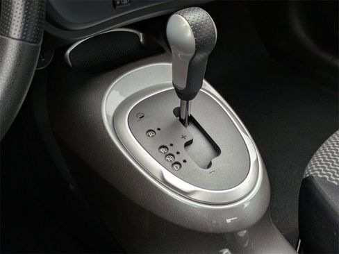 Used 2017 Nissan Juke S image 22