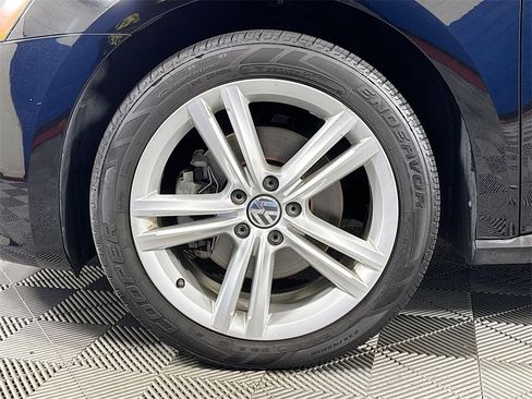 Used 2014 Volkswagen Passat TDI SEL Premium image 32