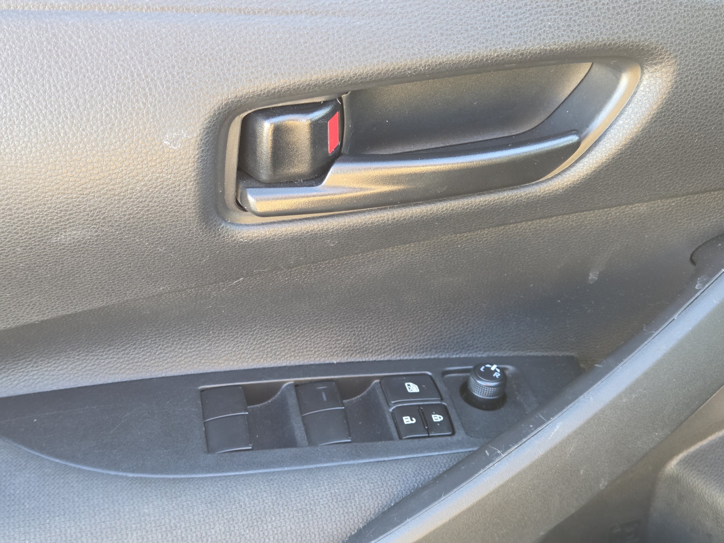 Used 2025 Toyota Corolla LE FWD image 27