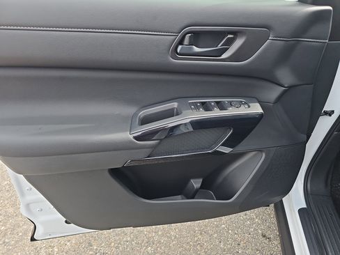 New 2026 Nissan Pathfinder SV image 17