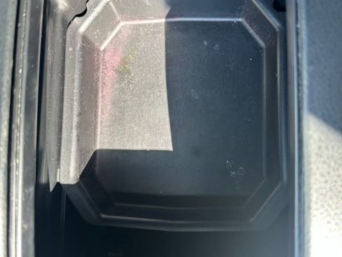 Used 2017 Toyota Highlander LE w/ Carpet Mat Package image 27