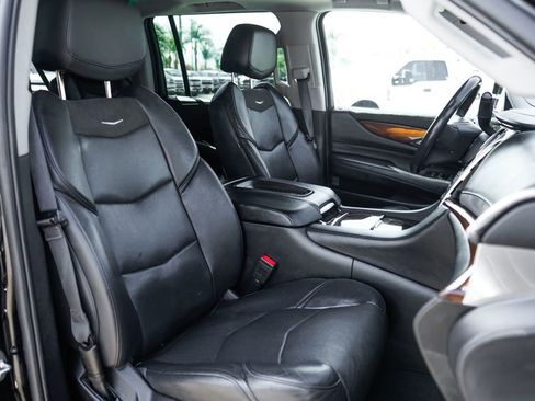 Used 2018 Cadillac Escalade ESV Premium Luxury AWD/4WD image 45