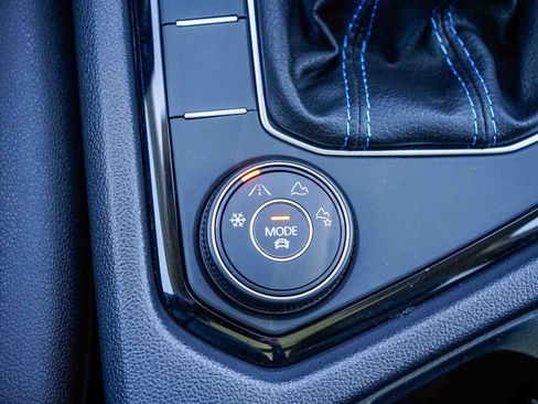 Used 2024 Volkswagen Taos SE image 23