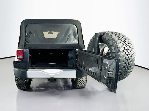 Used 2014 Jeep Wrangler Unlimited Sahara w/ Connectivity Group image 27