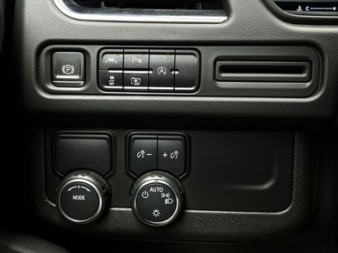 Used 2023 Chevrolet Suburban RST w/ Luxury Package image 24