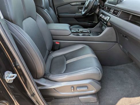 Used 2025 Honda Pilot EX-L image 19